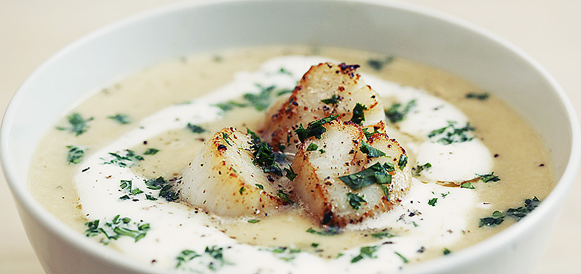 Jordskokksuppe med kamskjell